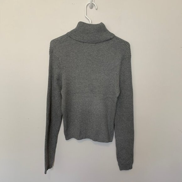 ๐ฑ 5 FOR $10. LOVE 83 GRAY TURTLENECK FITTED SWEATER NWT - Picture 4 of 10